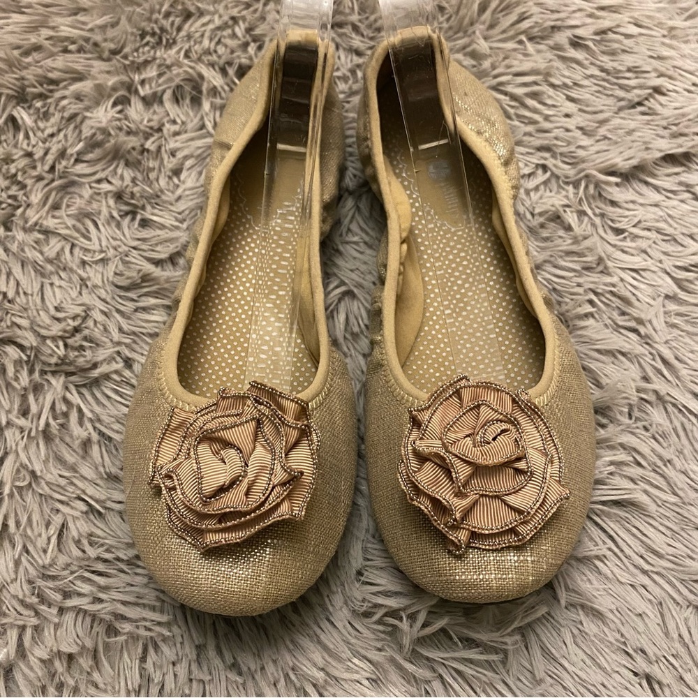 (R/C1) Lindsay Phillips Liz Flats with Floral Embellished Size 10M
